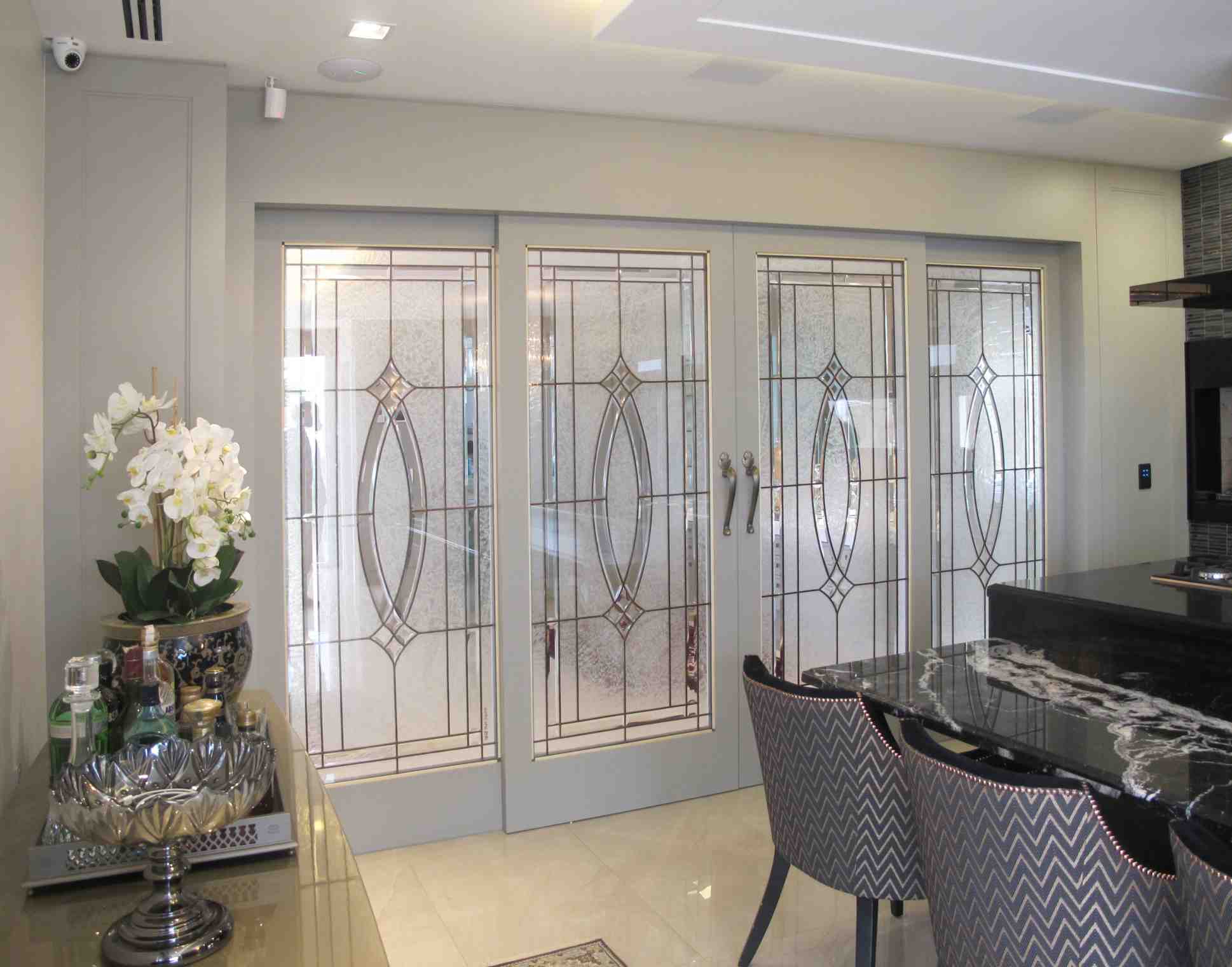 Vitral vidros bisotados e vidros givré; Iris arte vítrea; vitral em Santa Catarina; vitral em Florianópolis, Roberto Petrelli; vitral decorativo