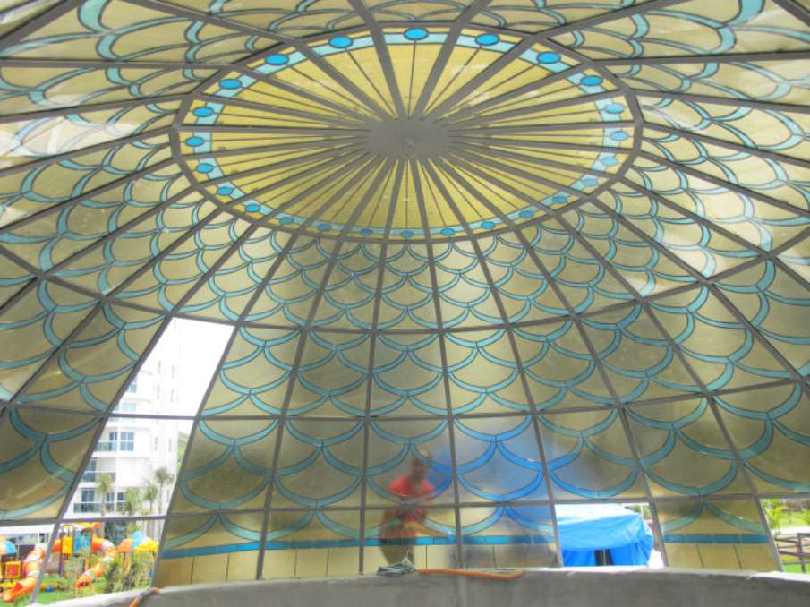 Vitral Cúpula instalação, Iris arte vítrea, vitraux, venda de vitral, telefone de vitrais, fábrica de vitrais, estúdio de vitrais, restauração de vitrais, compra de vitrais, loja de vitrais, contato de vitrais; cúpula, vitral comercial; vitral restaurante e bar; vitral; vitral artístico; vitral florianópolis; Vitral Santa Catarina; Vitral decorativo; vitral residencial, Roberto Petrelli, estúdio de vitrais