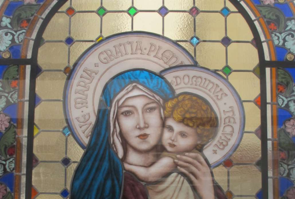 Vitral Madona e menino Jesus, vitral nossa senhora, irisartevitrea, vitraux; Roberto Petrelli; Estúdio de vitrais; stained glass; 