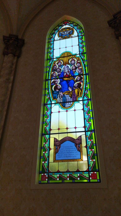 Vitral Pentecostes; pentecostes; Iris arte vítrea; www.irisartevitrea.com.br; venda de vitral, telefone de vitrais, fábrica de vitrais, estúdio de vitrais, restauração de vitrais, compra de vitrais, loja de vitrais, contato de vitrais; Roberto Petrelli; estúdio de vitral; vitral artístico; vitral religioso; vitral em florianópolis; vitral em santa catarina; vitral sacro