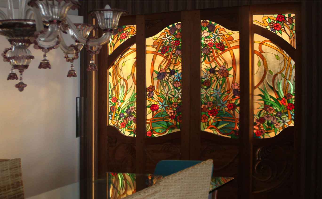 iris arte vítrea; vitral art noveau, venda de vitral, telefone de vitrais, fábrica de vitrais, estúdio de vitrais, restauração de vitrais, compra de vitrais, loja de vitrais, contato de vitrais; vitral floral; Roberto Petrelli; Vitral Florianópolis; vitral em santa catarina; estúdio de vitral; fábrica de vitral; telefone de vitrais; vitral artístico 