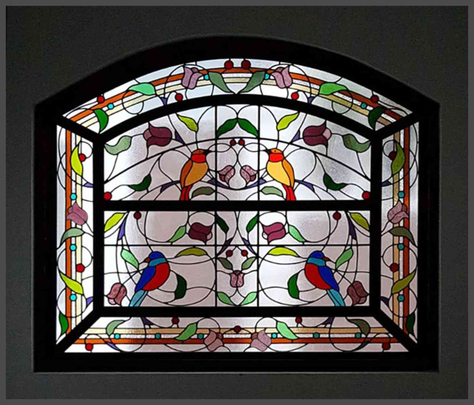 Vitral Pássaros e Florais; Ivenda de vitral, telefone de vitrais, fábrica de vitrais, estúdio de vitrais, restauração de vitrais, compra de vitrais, loja de vitrais, contato de vitrais; ris arte vítrea; vitral decorativo; Roberto Petrelli; vitral decorativo, estúdio de vitral; fábrica de vitral; vitral em florianópolis; vitral em santa catarina